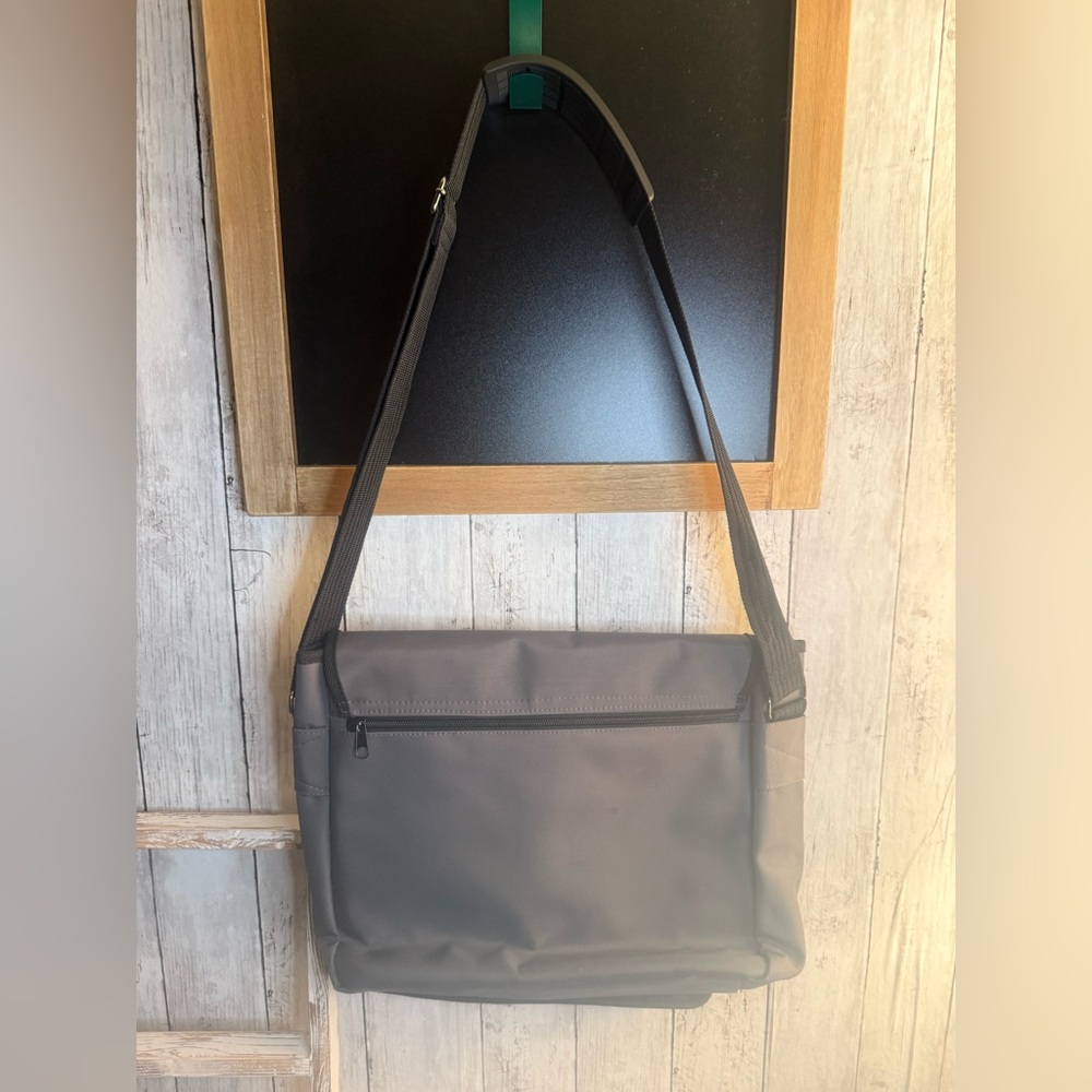 The Metropolitan Museum of Art Messenger Bag Gray Renaissance M Dot - Picture 7 of 9